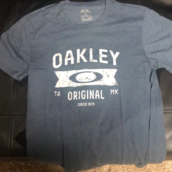 Oakley - Picture 4 of 6